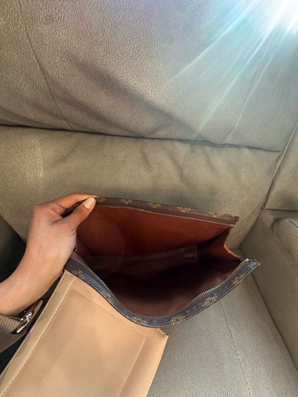 Louis Vuitton Brown Monogram pouch clutch bag - Picture 9 of 16